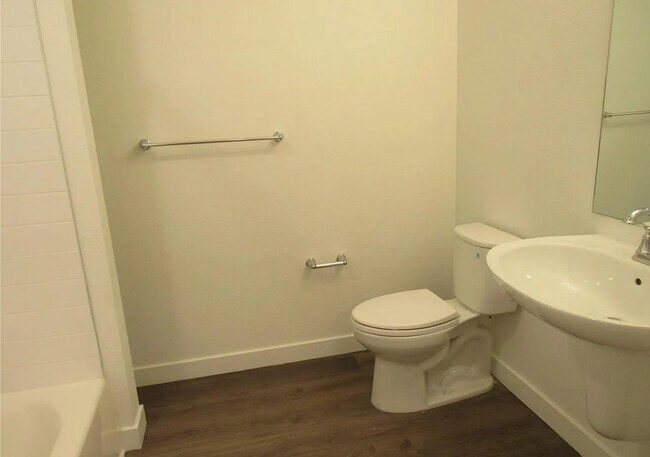 Photo - 2207 E 37th Ave Unidad 1