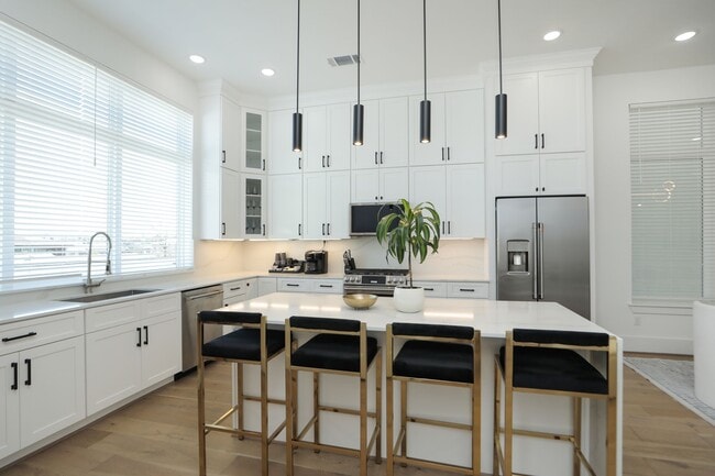 Photo - 5704 Fairdale Ln