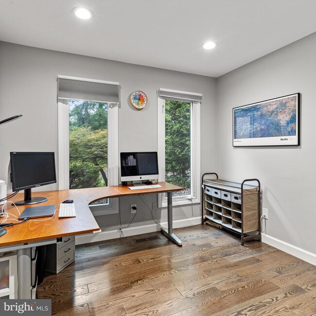 Photo - 3704 Oak Hill Way