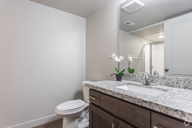 2BR, 2BA - 955SF