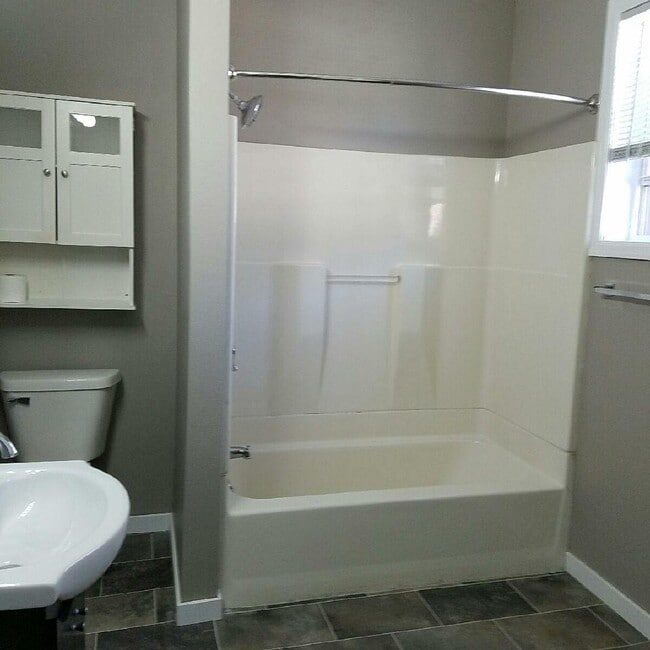 Photo - 421 Bowen St