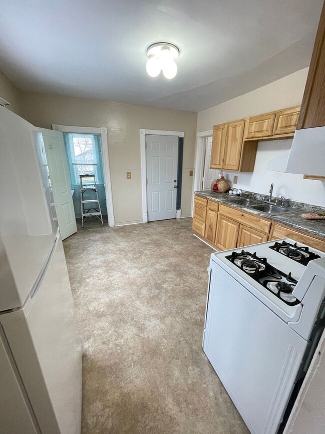 Photo - 1302 W 1st St Unit 2 (Upper)