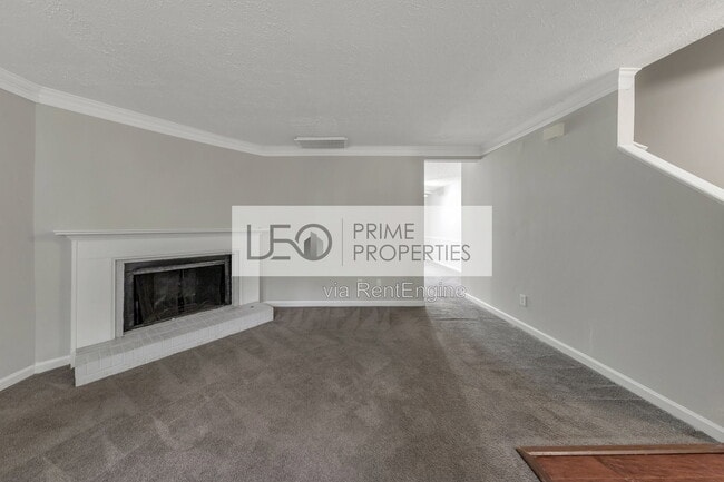 Photo - 1008 Huntington Trce SE