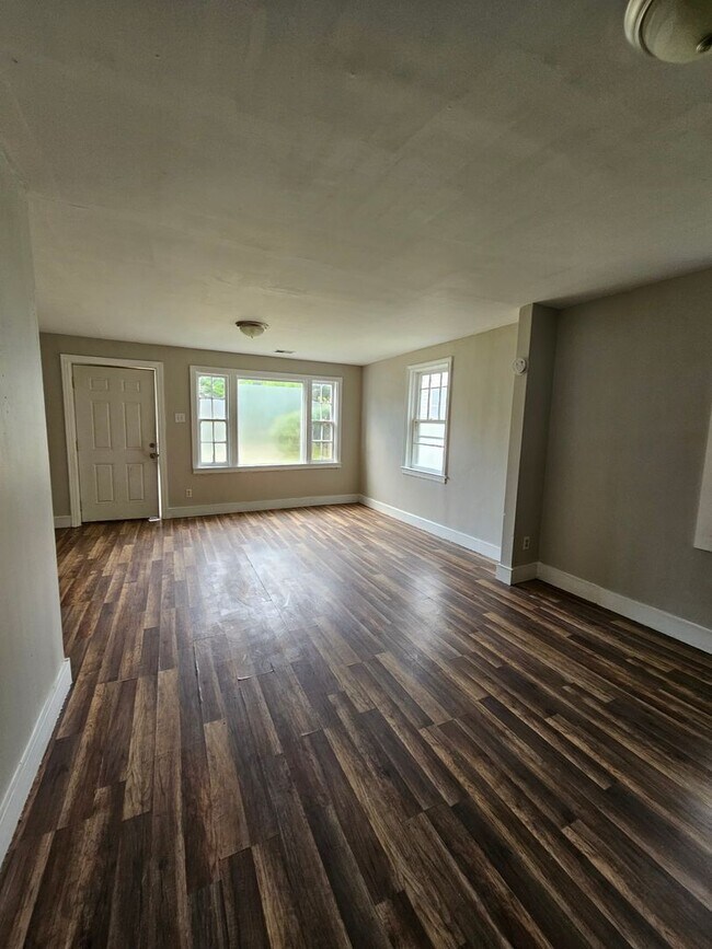 Photo - 202 Crawford Rd