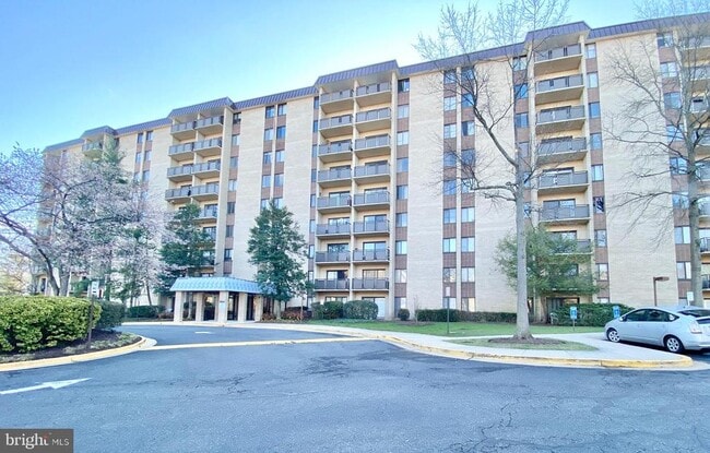 Building Photo - 3101 S Manchester St Unit T7