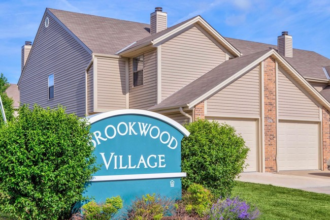 Brookwood Village Townhomes - Brookwood Village Townhomes