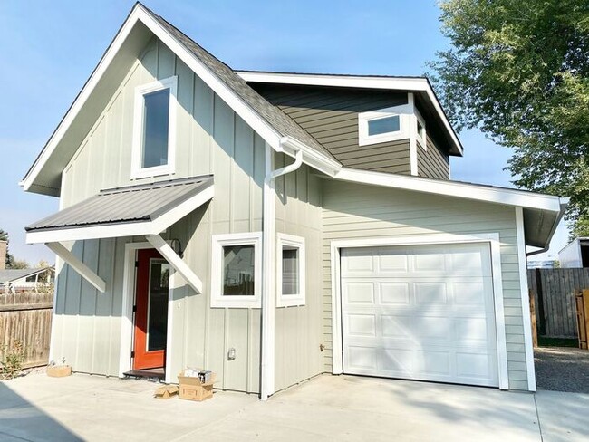 Building Photo - Modern Home in Heart of Old Town Fort Collins!