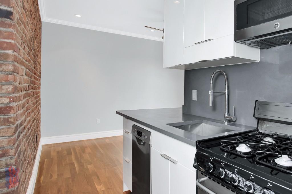 Photo - 1590 Lexington Ave Unit 20