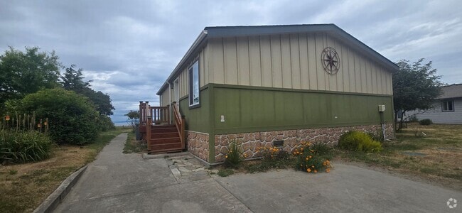 Building Photo - 200 Cypress Cir Rental