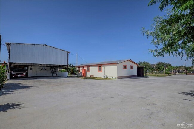 Photo - 24 Eagle Pass St