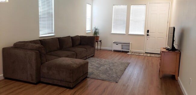 Photo - 147 Trent Pl