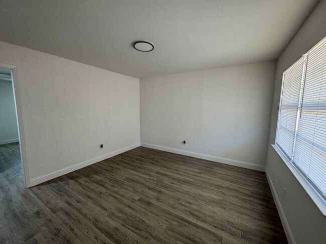 Photo - 611 Sunset Ln Unit B