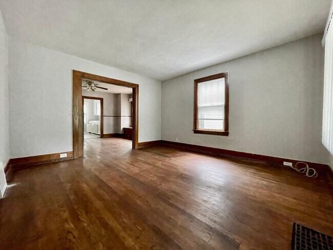 Photo - 839 W Larch Ave
