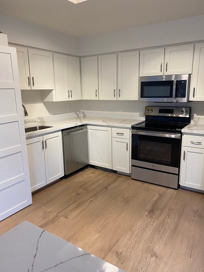 Bella Vista - Bella Vista Apartments