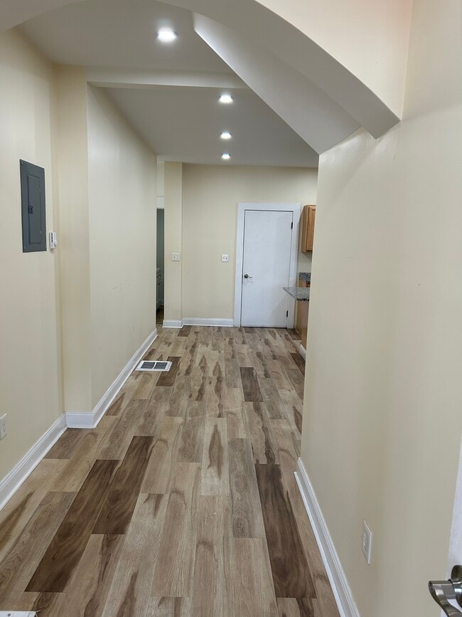 Building Photo - 46 Garfield Ave Unit 1 Rental