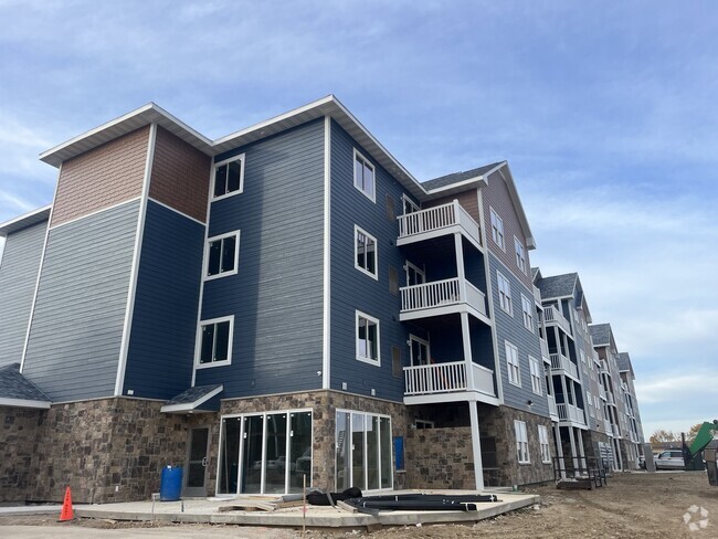 Building Photo - Falcon Ridge Apartments