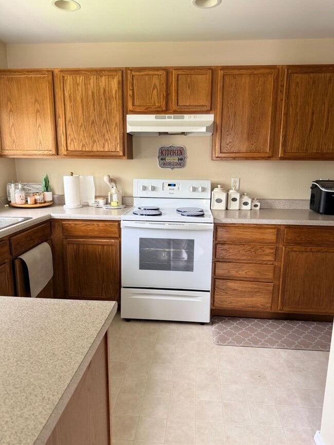 Photo - 893 Forestglen Dr