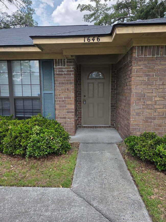 Photo - 3 Bedroom 2 bath fenced back yard in a quiet neighborhood!!