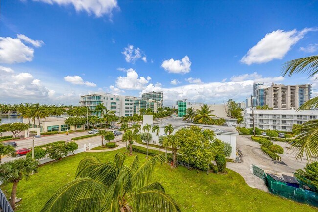 Photo - 6545 Indian Creek Dr Unit 504