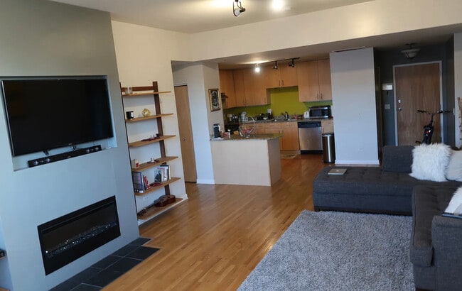 Photo - 1910 S State St