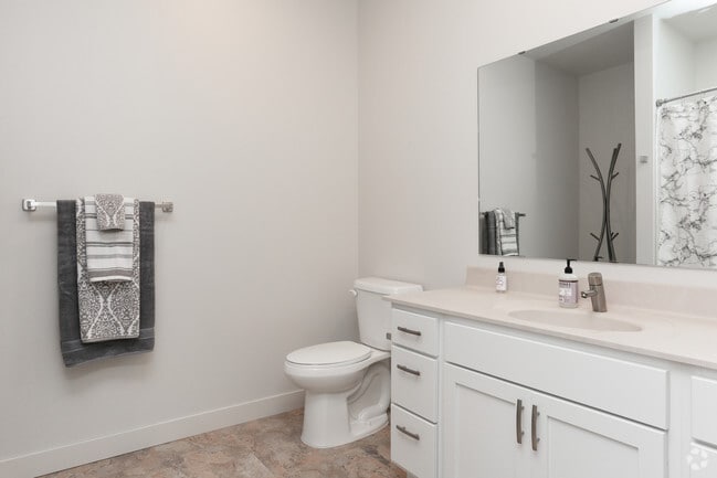 2BR, 2BA - 1027 SF