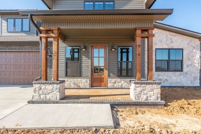 Photo - 405 Waggoner Ln