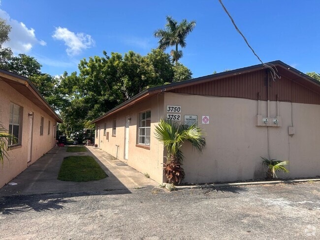 Building Photo - 3750-52 Desoto Ave Unit 3750 Desoto Ave Rental