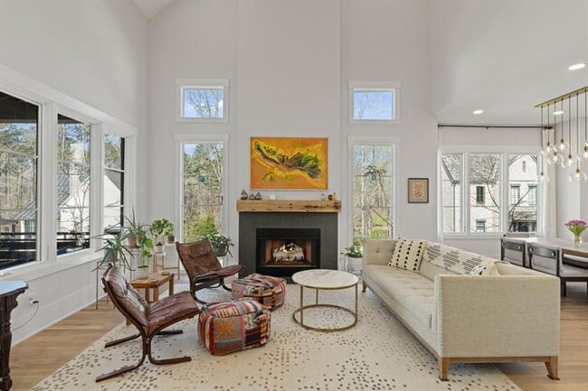 Photo - 304 Mado Ln