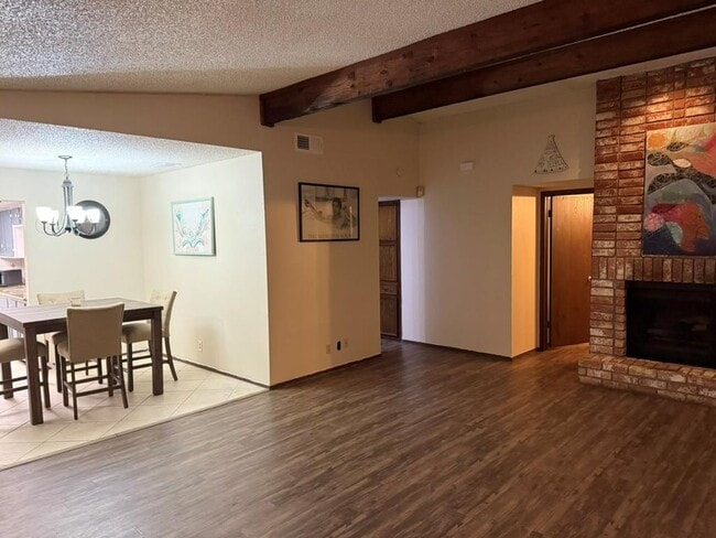 Photo - 907 E Meadowmere Ln