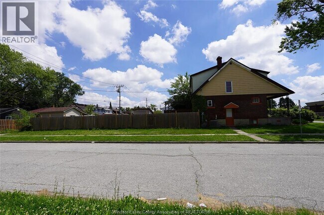 Photo - 1450 Bruce Ave