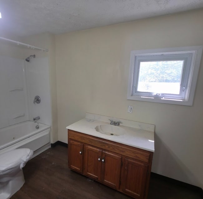 Photo - Single Family Home 2 beds 1 bath Available Now!