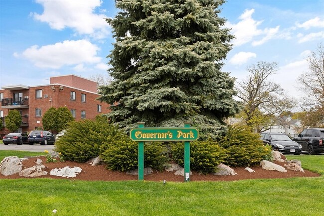 Building Photo - 1000 Governors Dr Unit 20