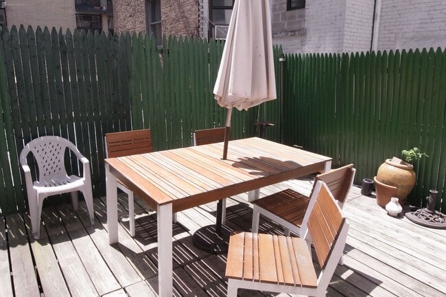 Photo - 218 E 25th St