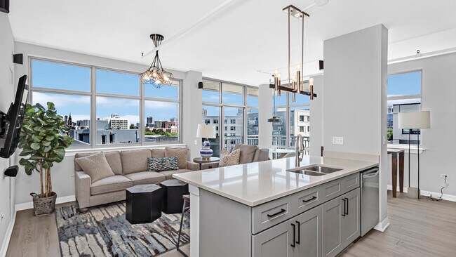 Photo - 511 W Division St