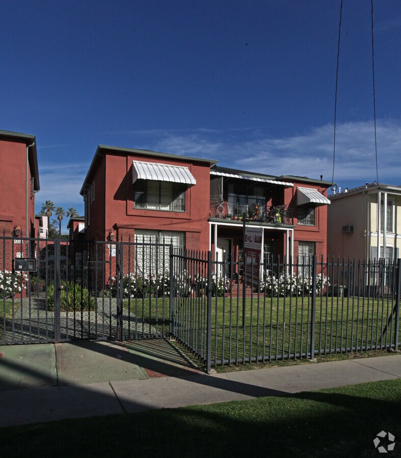 Primary Photo - 5315 Russell Ave