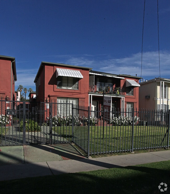 Building Photo - 5315 Russell Ave