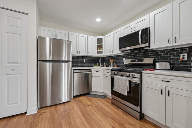 Photo - 495 Witney Ct