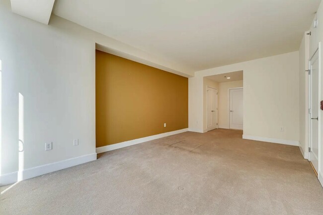 Photo - 1125 Maxwell Ln Unit 1125