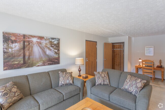 1BR, 1BA - 975 SF