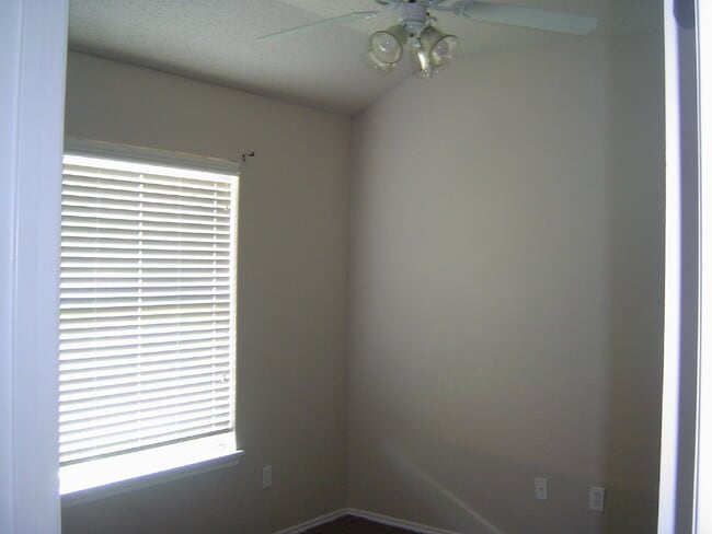 Photo - 6542 86th St