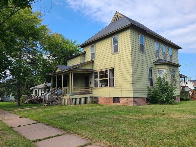 Building Photo - 1020 2nd Ave W Rental