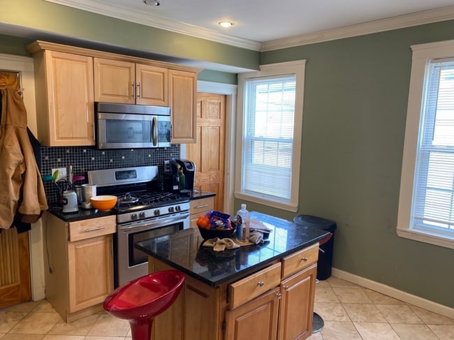 Building Photo - 19 Pleasant St Unit 2