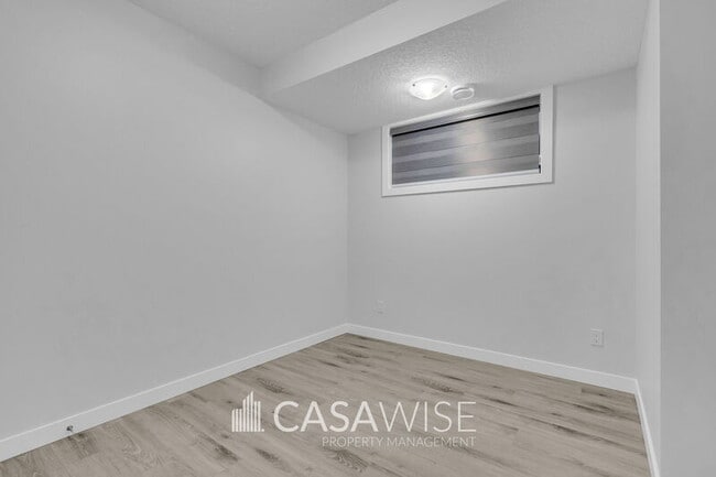 Photo - 3233 Magpie Link NW