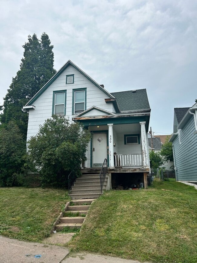 Building Photo - AVAILABLE NOW! 4 Bedroom Near Chester Cree... Rental