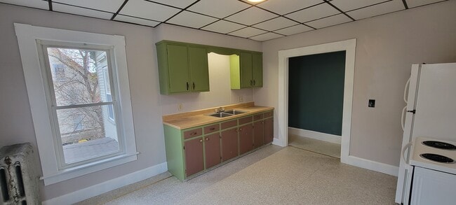 Building Photo - 47 Pine St Unit 49 Pine 2nd Floor Left#8