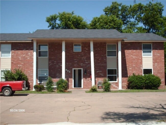 Building Photo - 605#1 - #4 Betty Jo Unit 605#2 Betty Jo