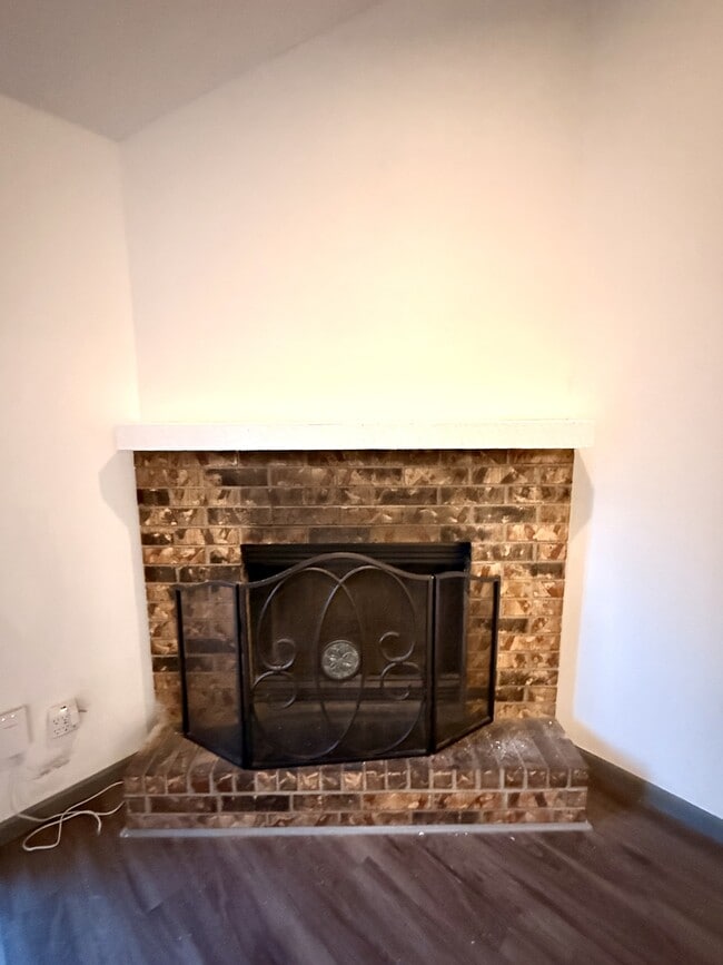 Photo - 209 NE Timbercreek Dr