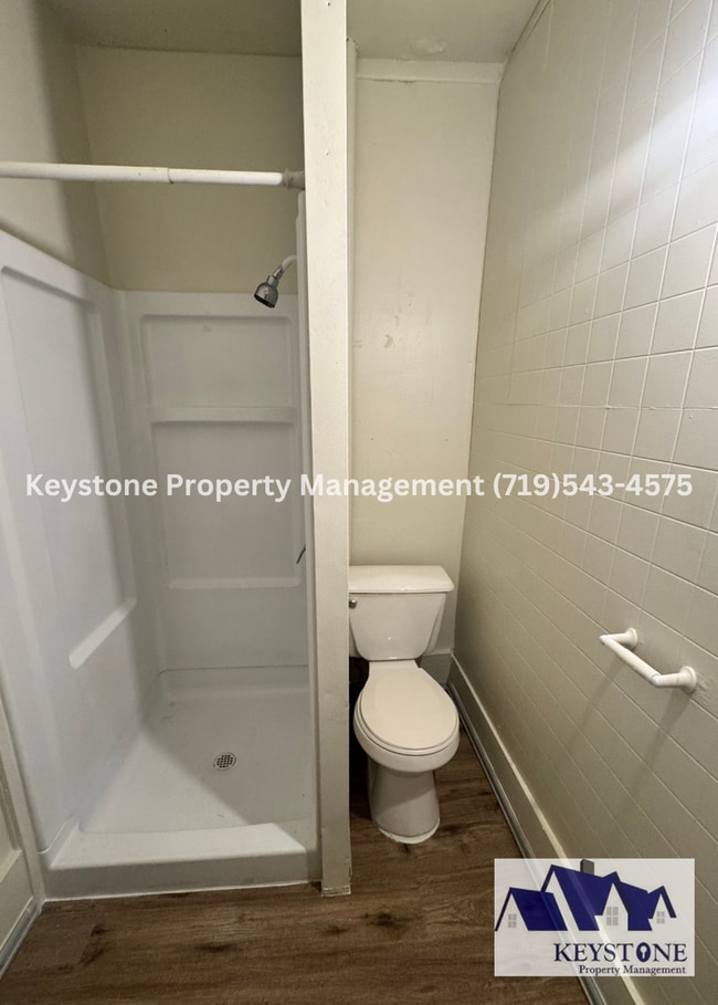 Photo - 1st MONTH FREE!!!  Downtown Studio Unit with Dedicated Entrance! $750/$750 Unit #8 1/2