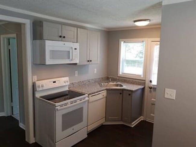 Photo - 1609 Clara Ave
