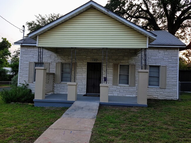 Photo - 1182 Navasota St